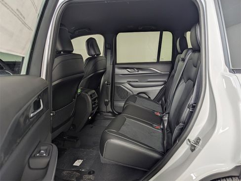 New 2025 Jeep Grand Cherokee Altitude image 26