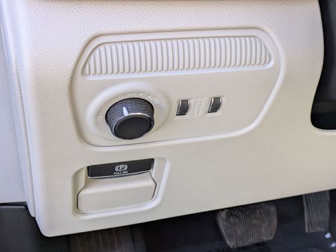 New 2026 Jeep Grand Wagoneer L 4WD w/ 8-Passenger Seating Package image 14