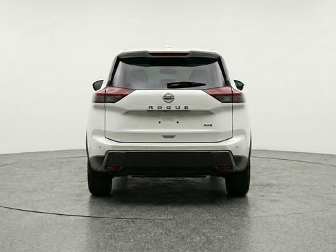 Used 2025 Nissan Rogue SV FWD image 7