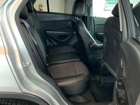Used 2019 Chevrolet Trax LT w/ LT Convenience Package AWD/4WD image 19