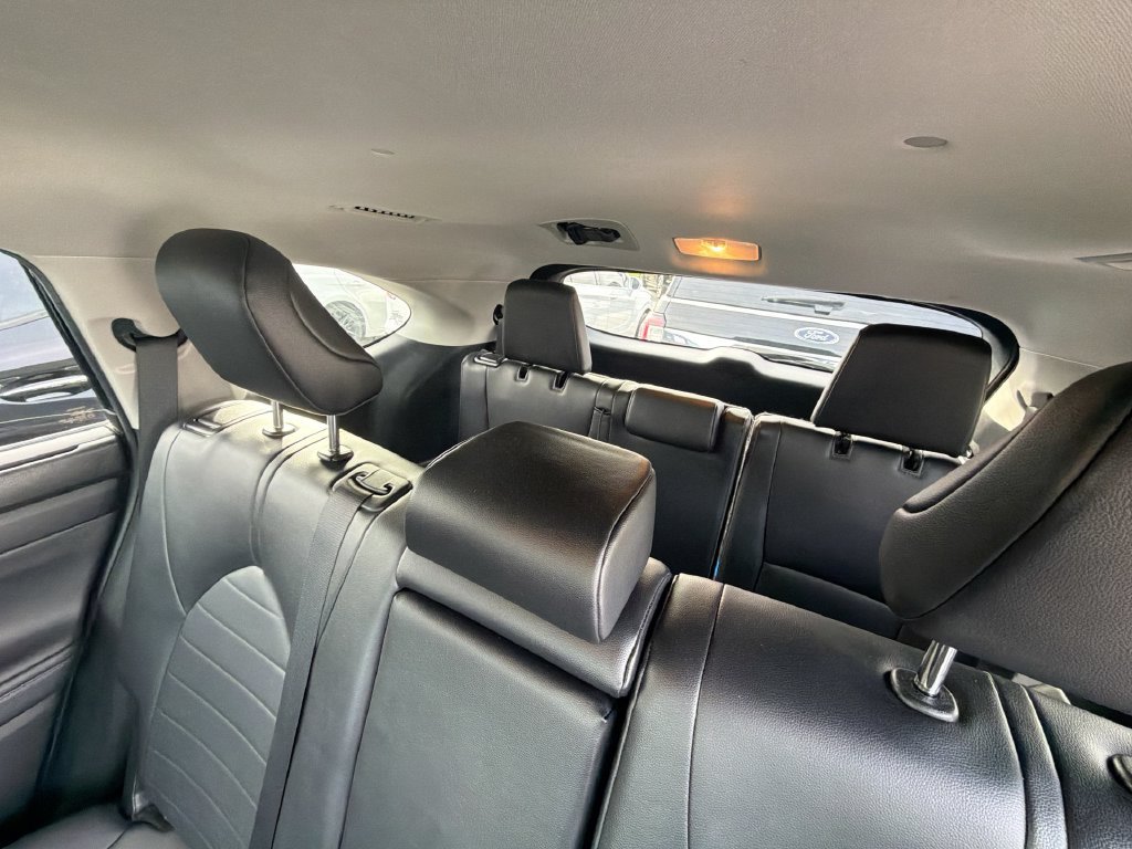 Used 2024 Toyota Highlander XLE FWD image 29