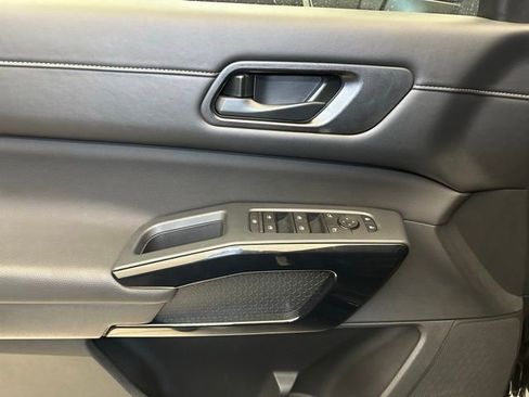 New 2025 Nissan Pathfinder SV w/ Black Appearance Package AWD/4WD image 21