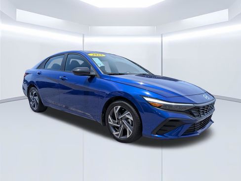 Certified 2025 Hyundai Elantra Sport FWD image 2