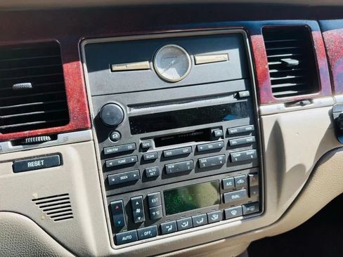 Used 2004 Lincoln Town Car Ultimate RWD image 16