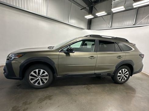 Used 2025 Subaru Outback Premium image 2