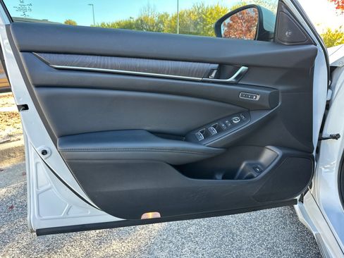 Used 2022 Honda Accord Touring image 10
