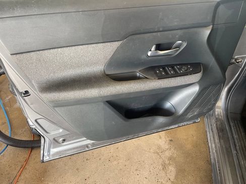 Certified 2025 Nissan Kicks SV FWD image 9