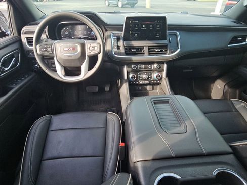 Used 2024 GMC Yukon SLT w/ SLT Premium Package AWD/4WD image 8
