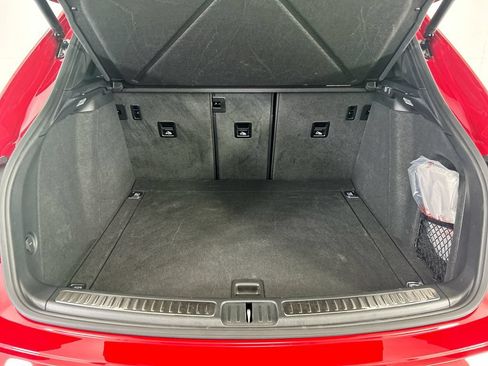 Certified 2025 Porsche Macan AWD/4WD image 28