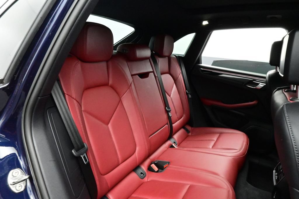 Certified 2023 Porsche Macan S AWD/4WD image 18