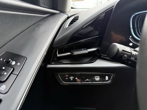 Used 2023 Kia Niro EX image 29