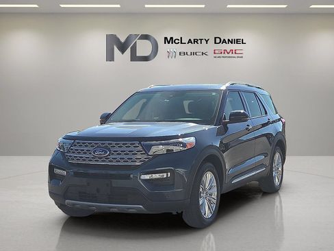 Used 2024 Ford Explorer Limited w/ Limited Technology Package AWD/4WD image 3
