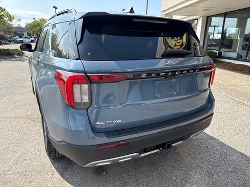 Used 2026 Ford Explorer Active w/ Active Comfort Package RWD image 8