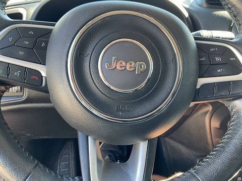 Used 2020 Jeep Renegade Latitude w/ Cold Weather Group AWD/4WD image 18