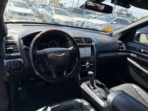 Used 2017 Ford Explorer Platinum AWD/4WD image 33