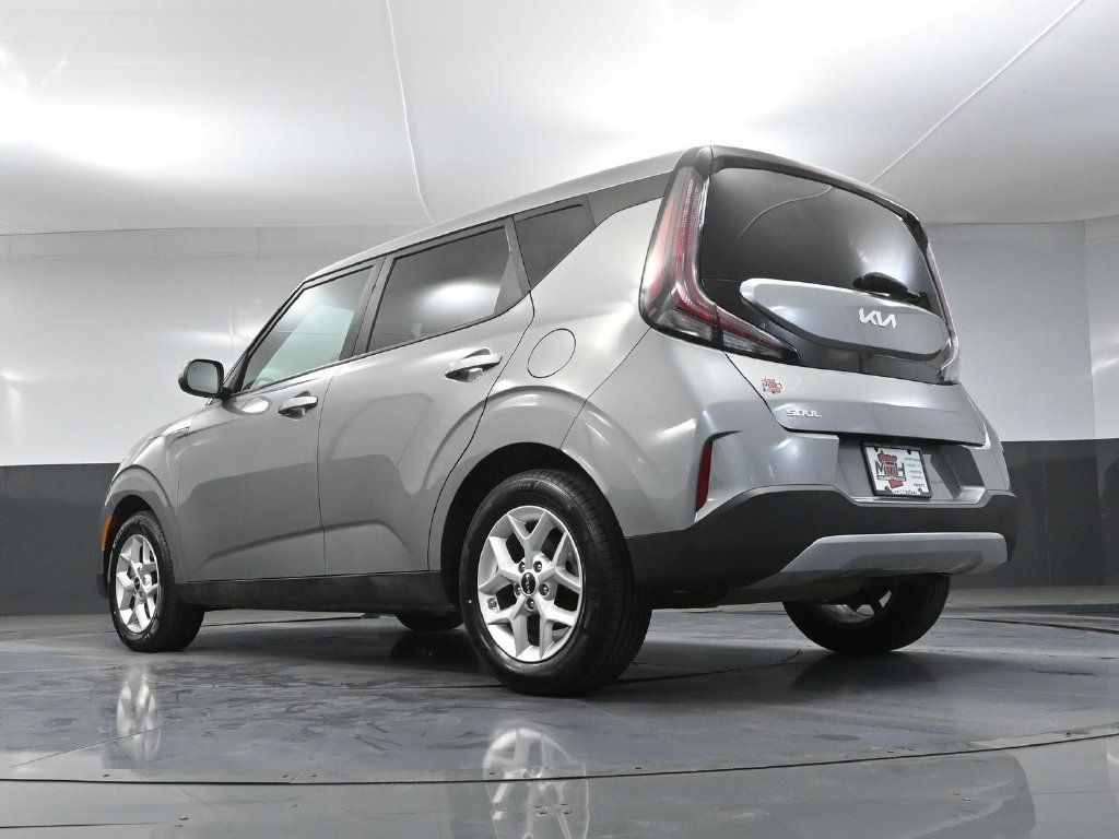 Used 2023 Kia Soul LX w/ LX Technology Package FWD image 41