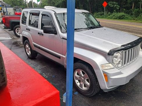 Used 2012 Jeep Liberty Sport AWD/4WD image 3