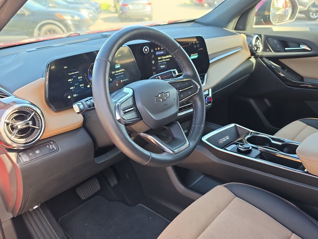 Used 2025 Chevrolet Equinox ACTIV w/ Safety and Technology Package FWD image 14