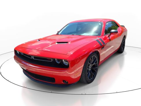 Used 2016 Dodge Challenger R/T RWD image 2