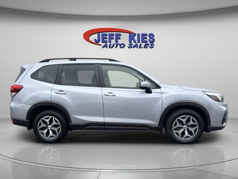 Used 2019 Subaru Forester Premium w/ All-Weather Package AWD/4WD image 4