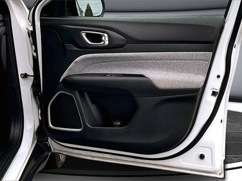 Used 2024 Jeep Compass Latitude image 28