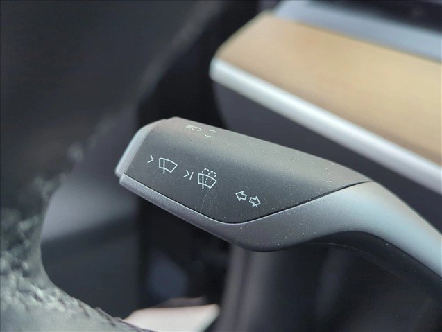 Used 2025 Tesla Model Y Long Range RWD image 17