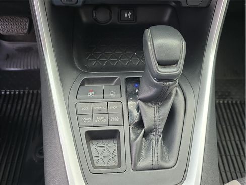 Used 2019 Toyota RAV4 XLE w/ Protection Package AWD/4WD image 19