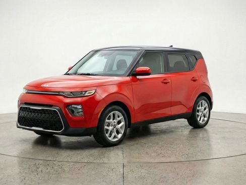 Used 2025 Kia Soul LX w/ LX Technology Package FWD image 2