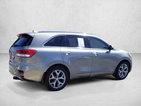 Used 2017 Kia Sorento SX AWD/4WD image 4