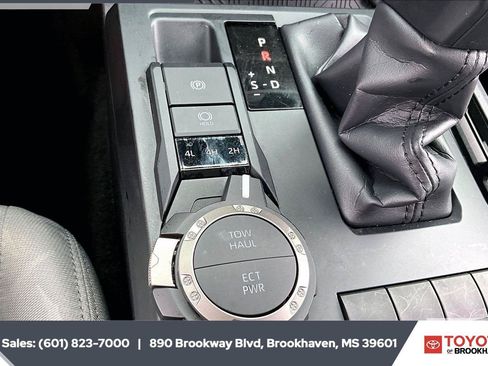 Used 2025 Toyota Tacoma SR5 AWD/4WD image 22