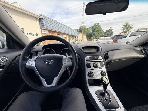 Used 2010 Hyundai Genesis 2.0T RWD image 3