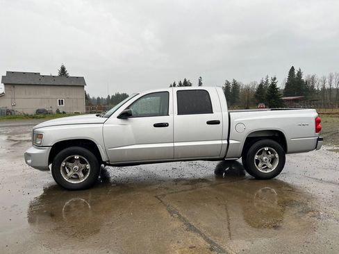 Used 2011 Dodge Dakota Big Horn image 2