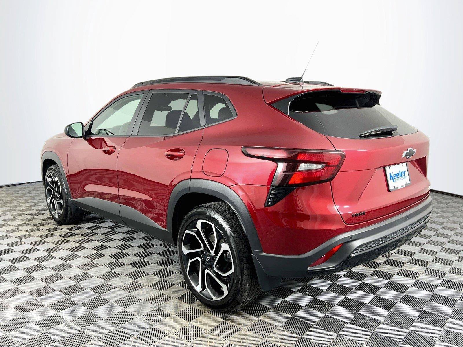 Used 2025 Chevrolet Trax RS w/ Driver Confidence Package FWD image 4