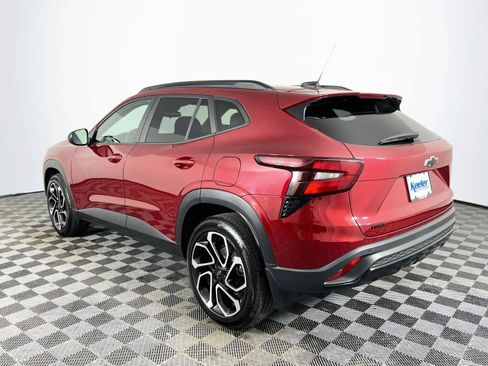 Used 2025 Chevrolet Trax RS w/ Driver Confidence Package FWD image 4