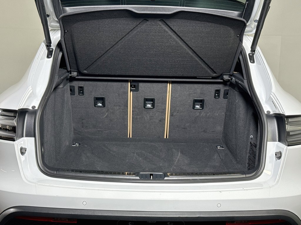Certified 2023 Porsche Macan AWD/4WD image 27
