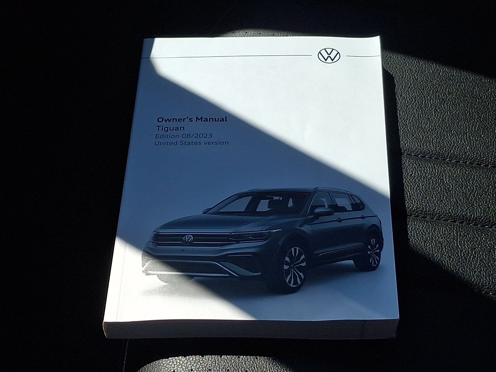 Used 2024 Volkswagen Tiguan SE AWD/4WD image 25