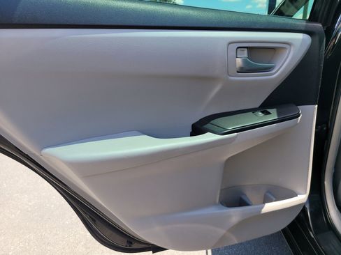 Used 2016 Toyota Camry LE FWD image 8