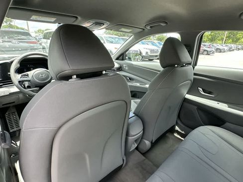 Used 2025 Hyundai Elantra Sport FWD image 15