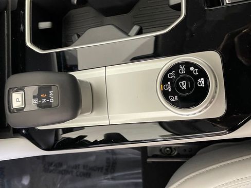 New 2025 Mitsubishi Outlander SE image 13