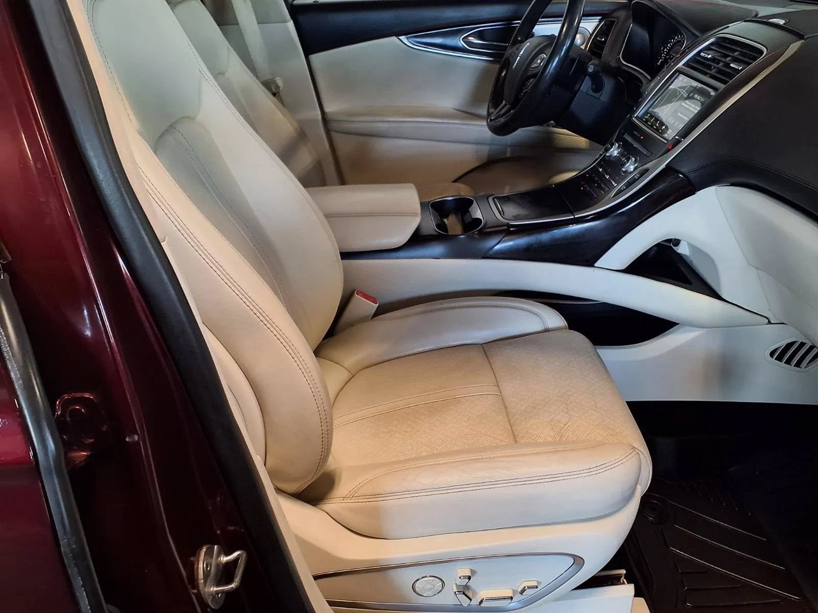 Used 2017 Lincoln MKX Black Label w/ Driver Assistance Package AWD/4WD image 13