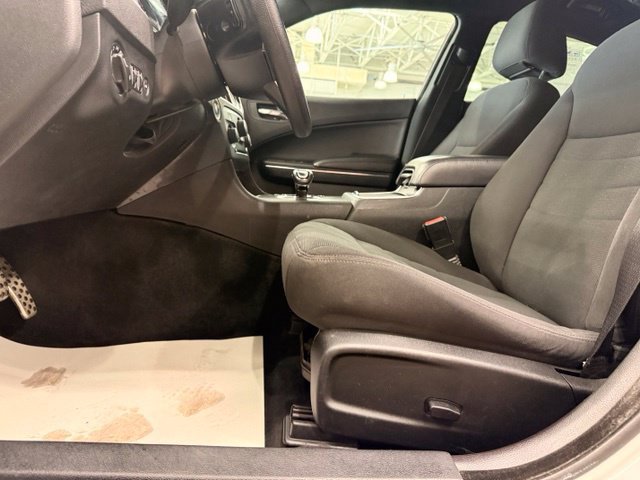Used 2013 Dodge Charger SE RWD image 7