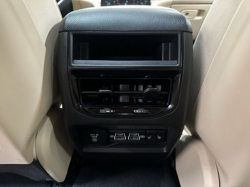 Used 2023 Jeep Grand Cherokee 4WD 4xe image 32