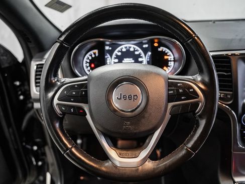 Used 2019 Jeep Grand Cherokee Laredo w/ Security & Convenience Group image 34