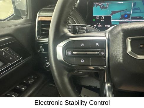 Used 2025 GMC Yukon XL Denali AWD/4WD image 44