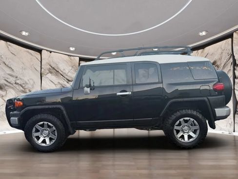 Used 2014 Toyota FJ Cruiser 4WD w/ Upgrade Package image 5