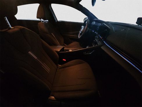 Used 2025 Hyundai Elantra SEL image 15