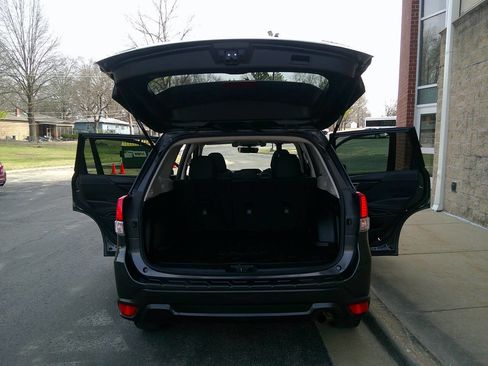 Used 2019 Subaru Forester Premium w/ All-Weather Package image 7