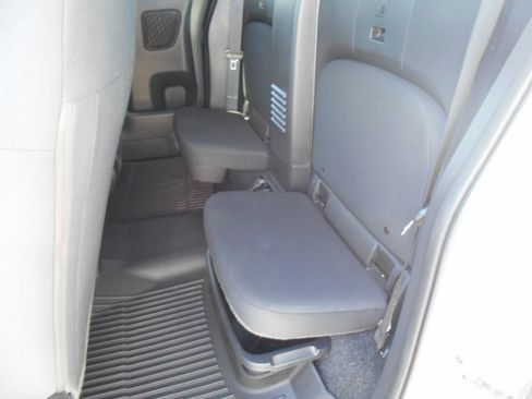 Used 2024 Nissan Frontier S w/ Technology Package RWD image 7