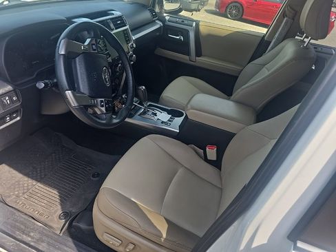 Used 2022 Toyota 4Runner SR5 Premium w/ Moonroof Package AWD/4WD image 12