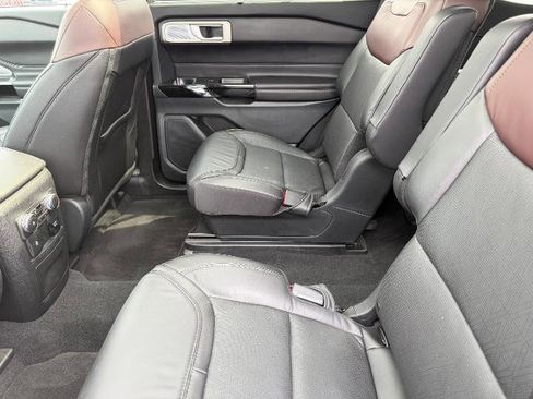 Certified 2023 Ford Explorer Platinum w/ Technology Package AWD/4WD image 11